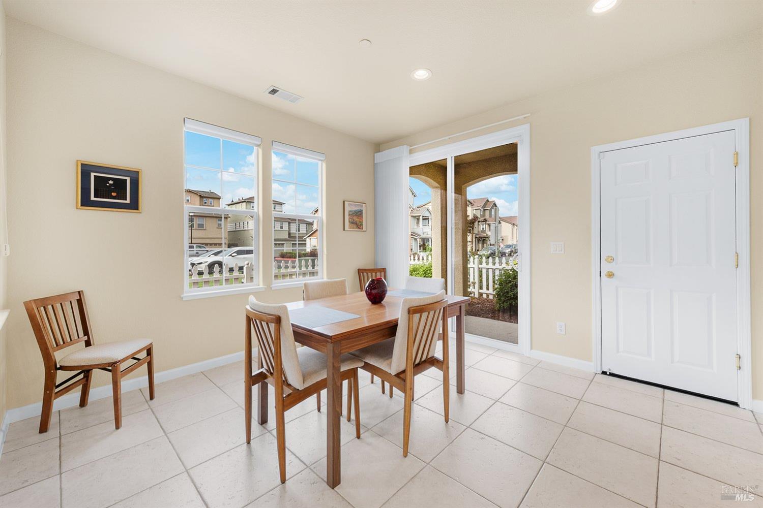 Detail Gallery Image 8 of 21 For 860 Citation Ct, Napa,  CA 94559 - 3 Beds | 2/1 Baths