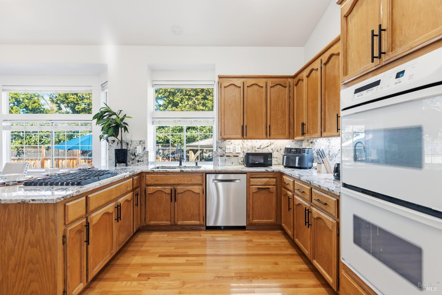 Detail Gallery Image 11 of 57 For 134 Grevillia Dr, Petaluma,  CA 94952 - 4 Beds | 3 Baths