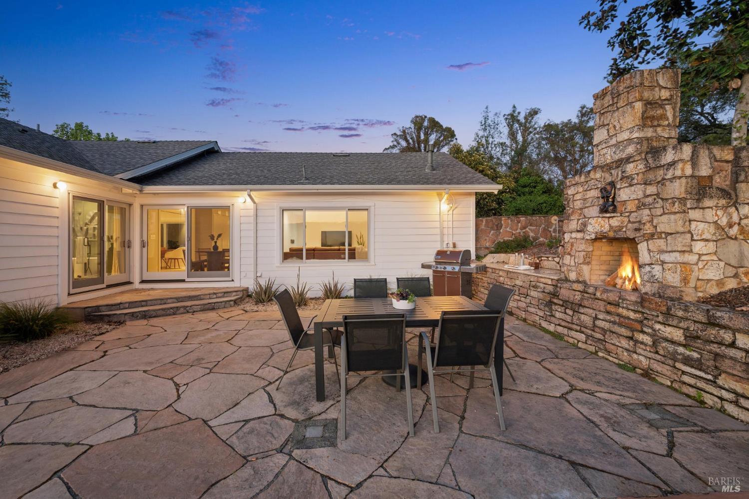 Detail Gallery Image 18 of 70 For 1236 N Fitch Mountain Rd, Healdsburg,  CA 95448 - 3 Beds | 2/1 Baths