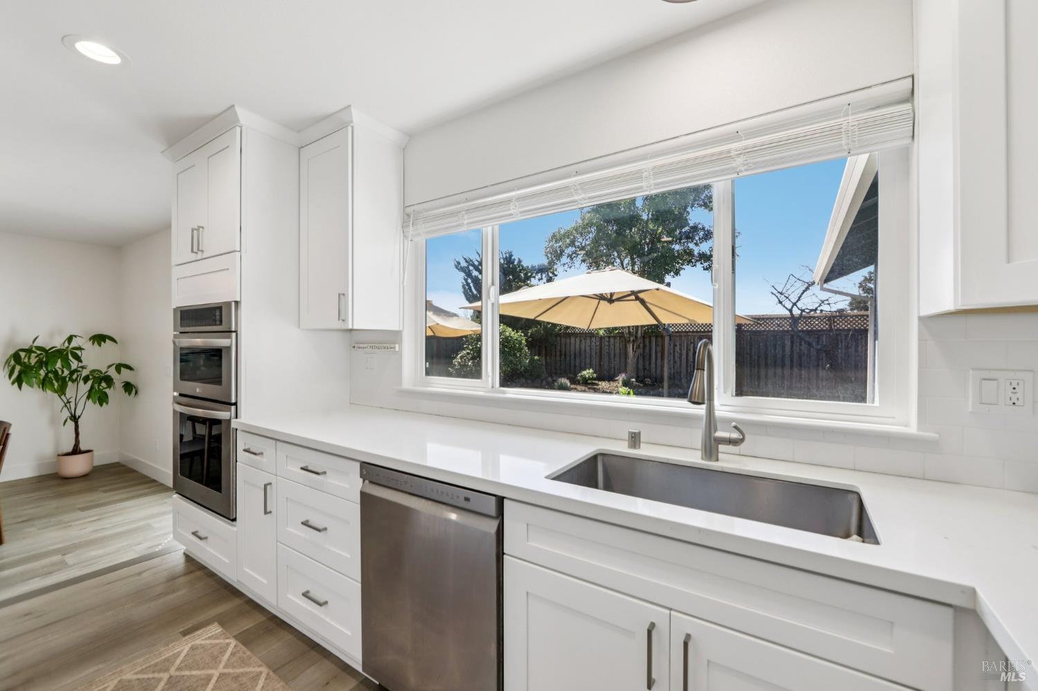 Detail Gallery Image 16 of 34 For 815 Whitney Way, Petaluma,  CA 94954 - 3 Beds | 2 Baths