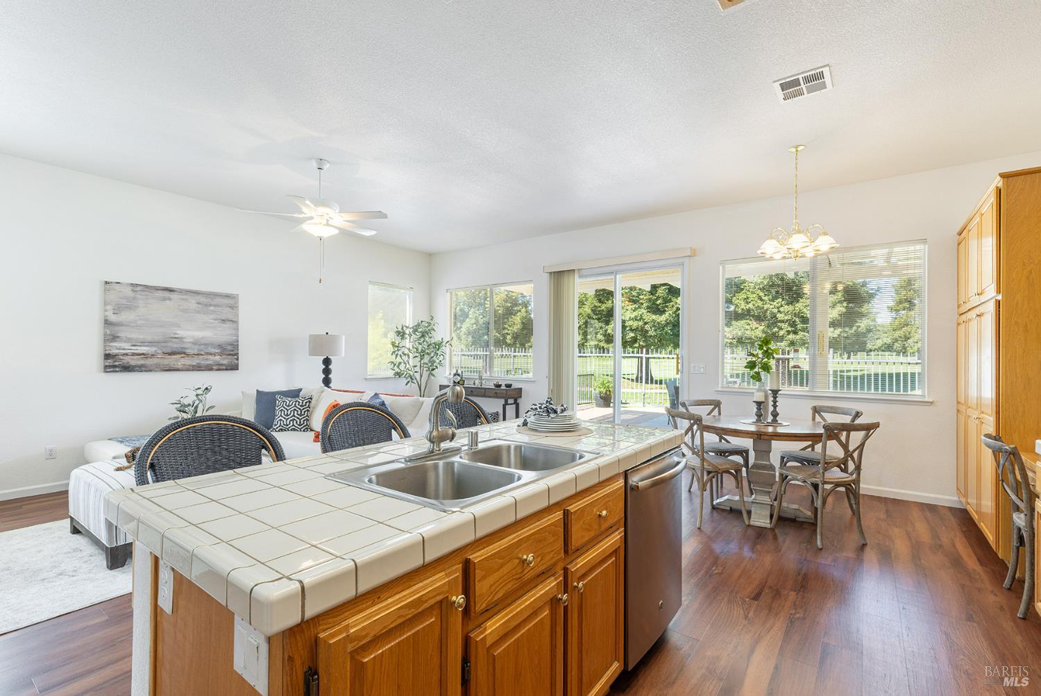 Detail Gallery Image 19 of 56 For 3896 Doral Dr, Fairfield,  CA 94533 - 4 Beds | 2 Baths