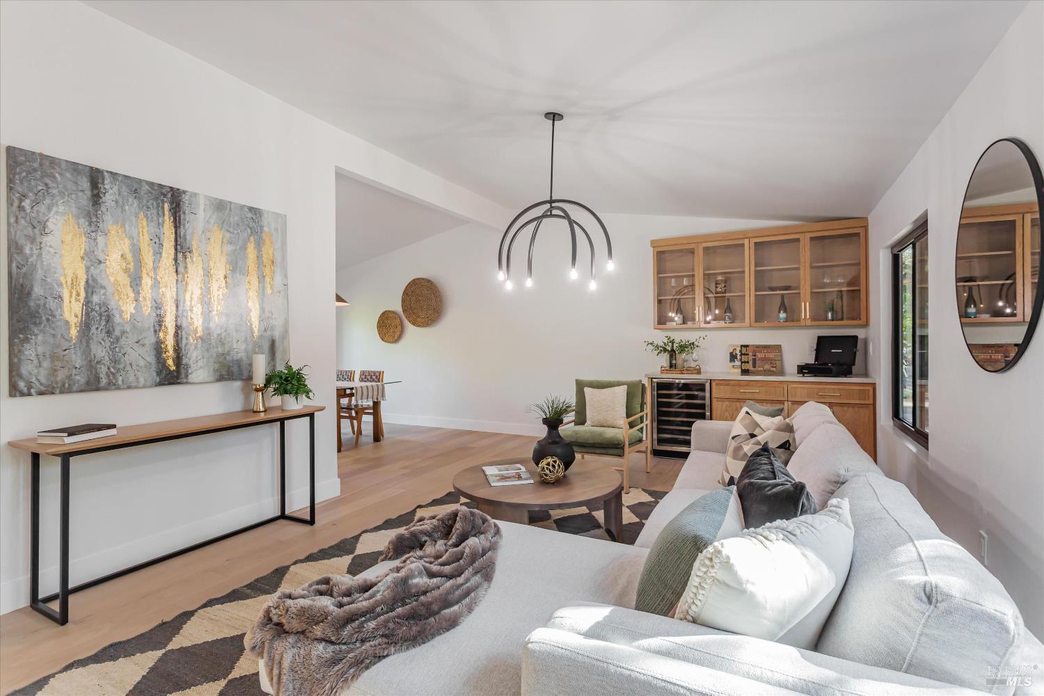 Detail Gallery Image 9 of 48 For 690 Hudson Ct, Sonoma,  CA 95476 - 4 Beds | 3 Baths