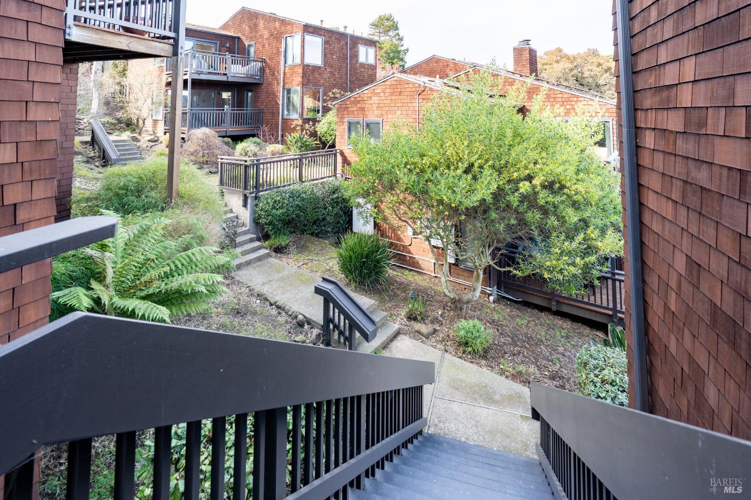 Detail Gallery Image 44 of 45 For 220 Headlands Ct, Sausalito,  CA 94965 - 2 Beds | 2/1 Baths