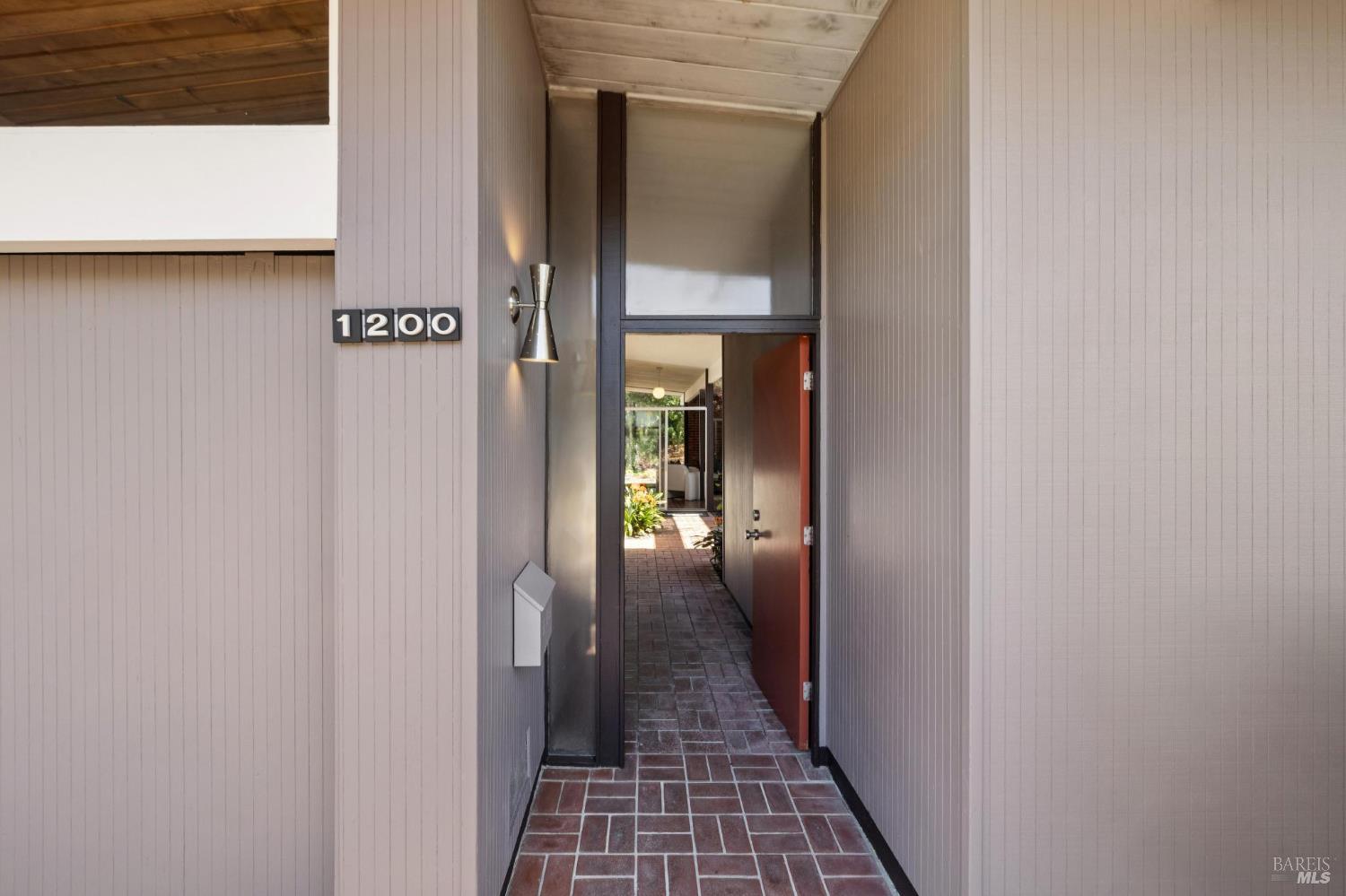 Detail Gallery Image 9 of 58 For 1200 Idylberry Rd, San Rafael,  CA 94903 - 4 Beds | 2 Baths