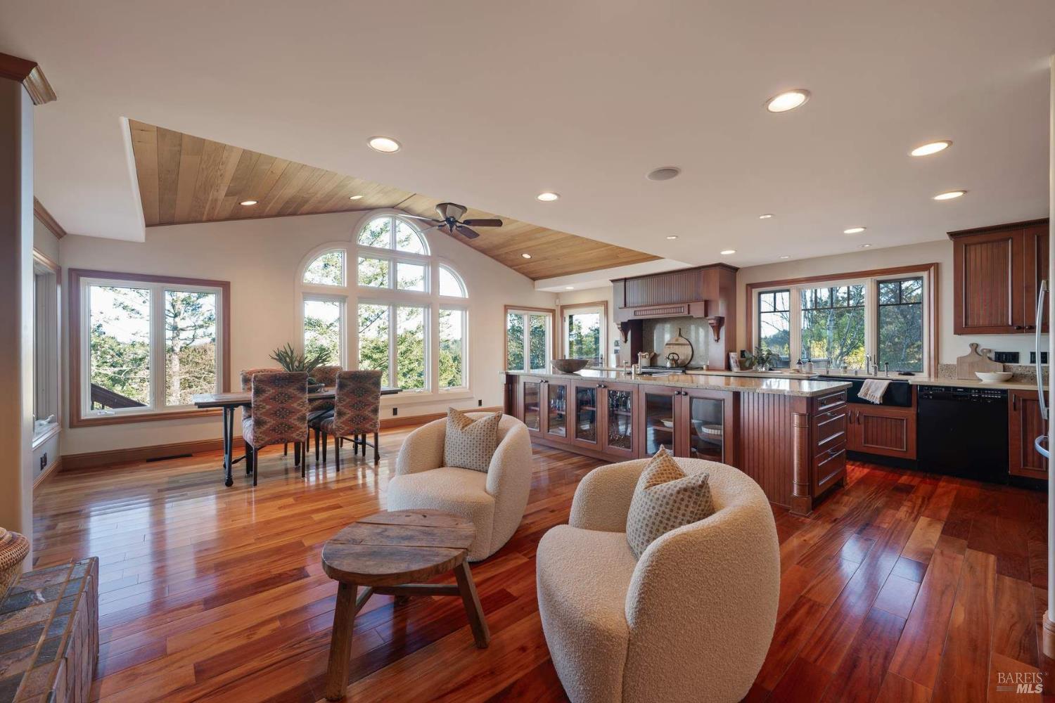 Detail Gallery Image 12 of 46 For 11799 Barnett Valley Rd, Sebastopol,  CA 95472 - 3 Beds | 5/1 Baths