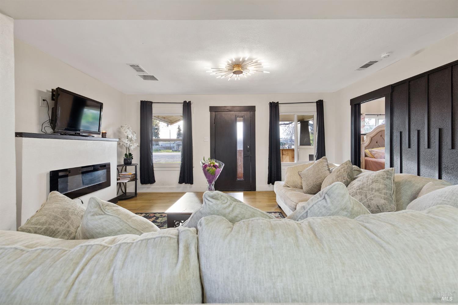 Detail Gallery Image 12 of 57 For 31460 Road 160 Rd, Visalia,  CA 93292 - 4 Beds | 3 Baths