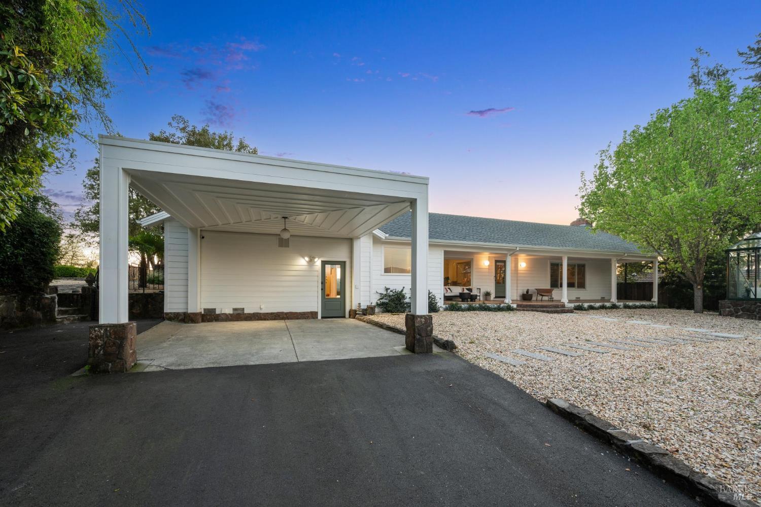 Detail Gallery Image 4 of 70 For 1236 N Fitch Mountain Rd, Healdsburg,  CA 95448 - 3 Beds | 2/1 Baths