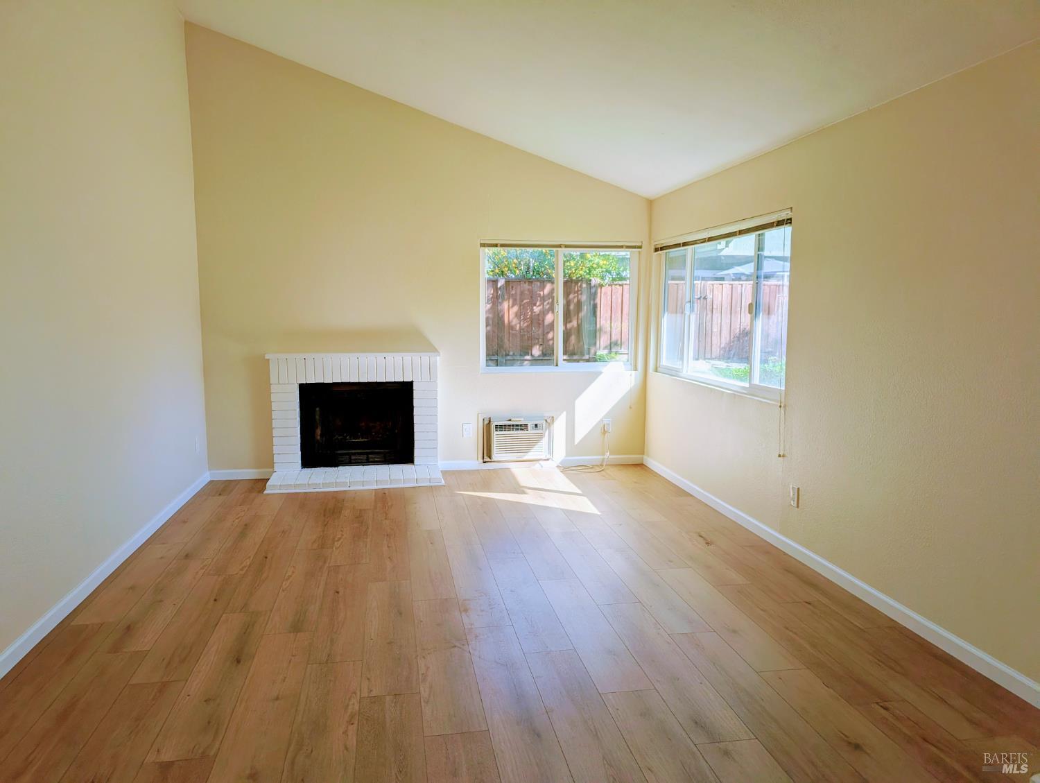 Detail Gallery Image 7 of 24 For 764 Racquet Club Cir, Rohnert Park,  CA 94928 - 2 Beds | 1/1 Baths