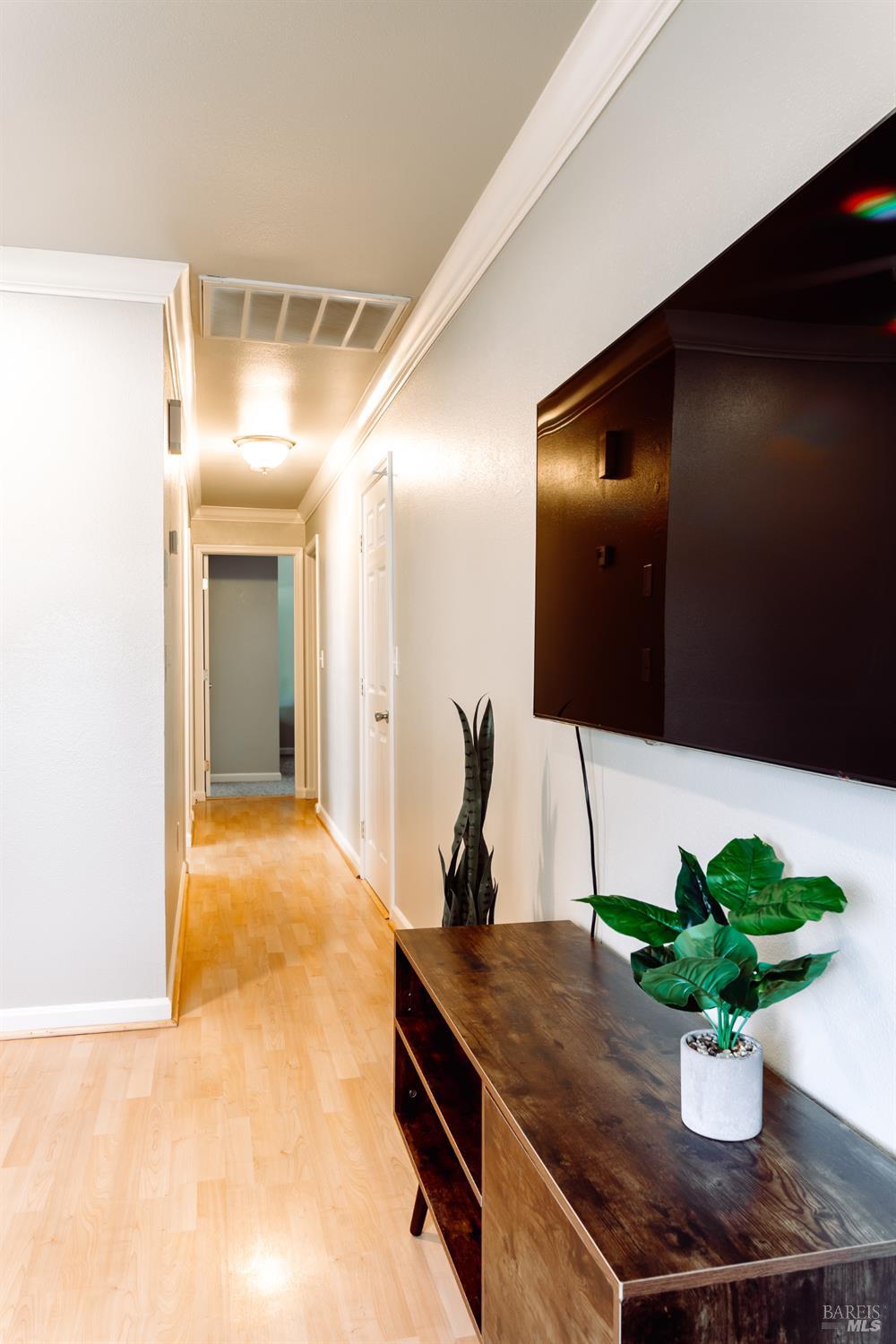 Detail Gallery Image 8 of 52 For 1723 Del Mar Ave, Redding,  CA 96003 - 3 Beds | 2 Baths