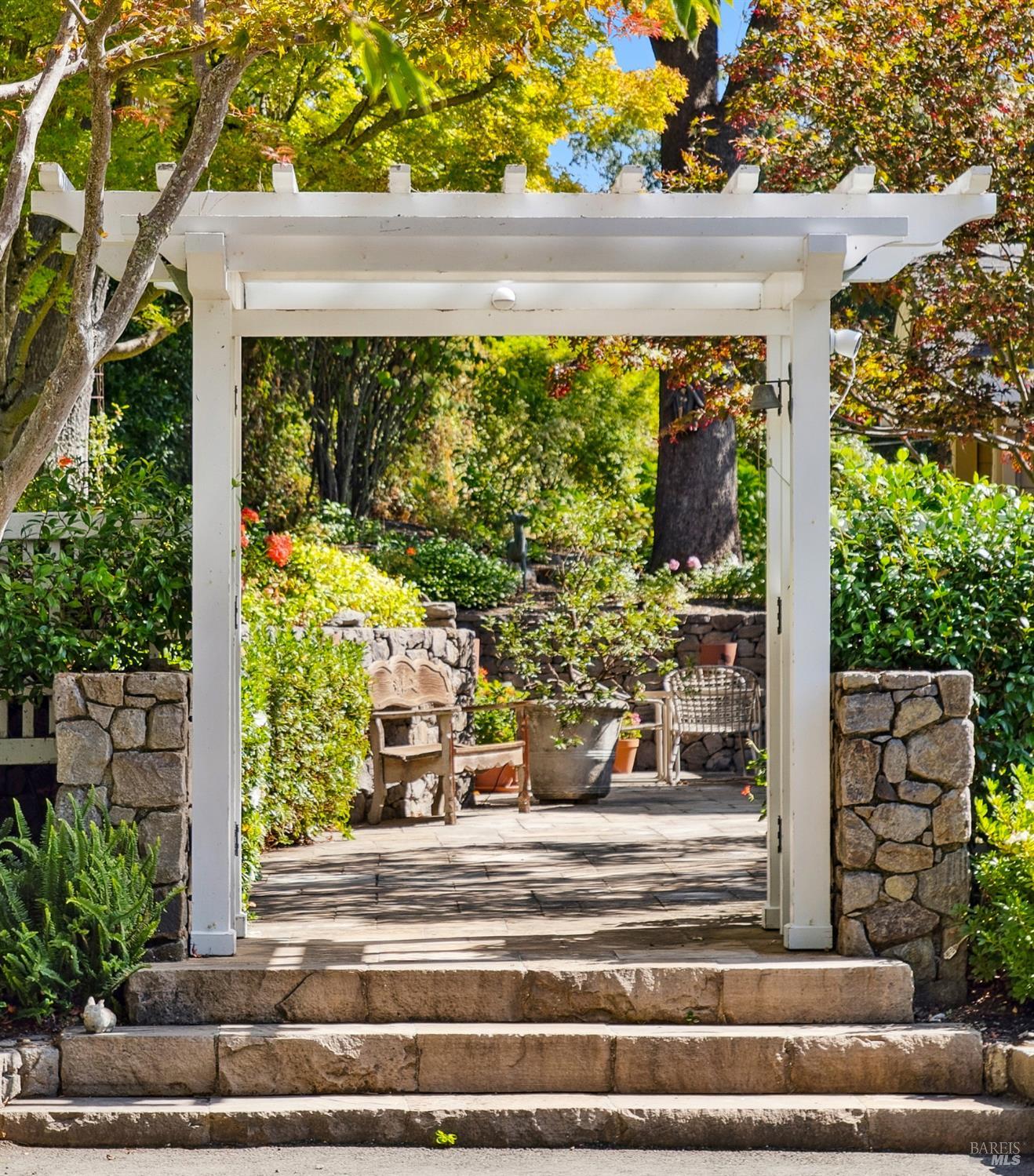 Detail Gallery Image 9 of 59 For 2399 Sobre Vista Rd, Sonoma,  CA 95476 - 3 Beds | 3/1 Baths