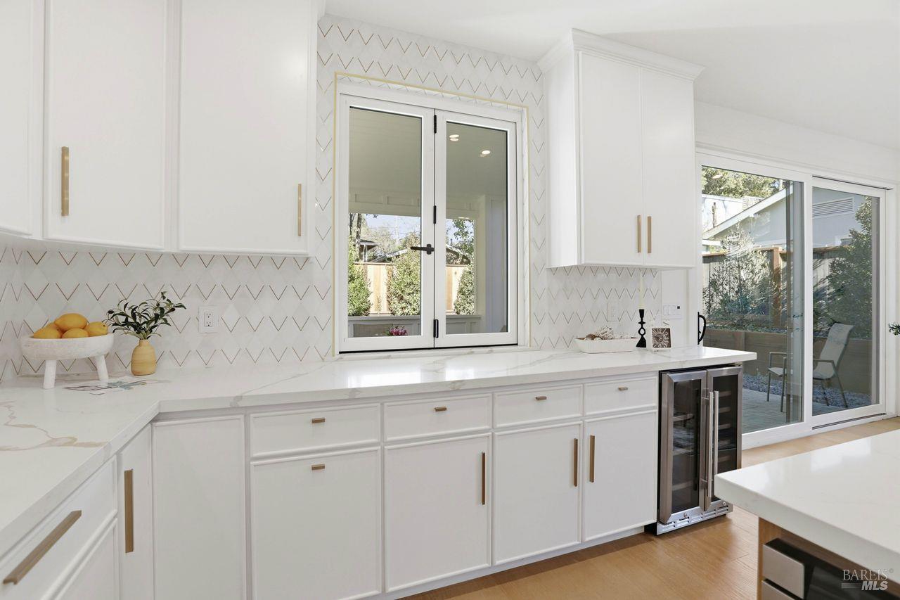 Detail Gallery Image 9 of 37 For 41 Park Dr, San Anselmo,  CA 94960 - 3 Beds | 2/1 Baths