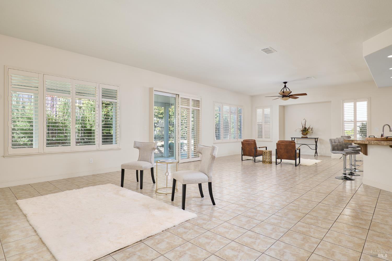 Detail Gallery Image 5 of 36 For 721 Michelbook Ln, Rio Vista,  CA 94571 - 2 Beds | 2/1 Baths