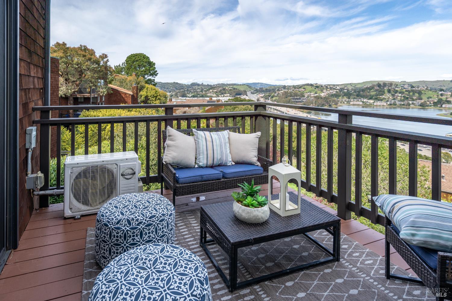 Detail Gallery Image 13 of 45 For 220 Headlands Ct, Sausalito,  CA 94965 - 2 Beds | 2/1 Baths