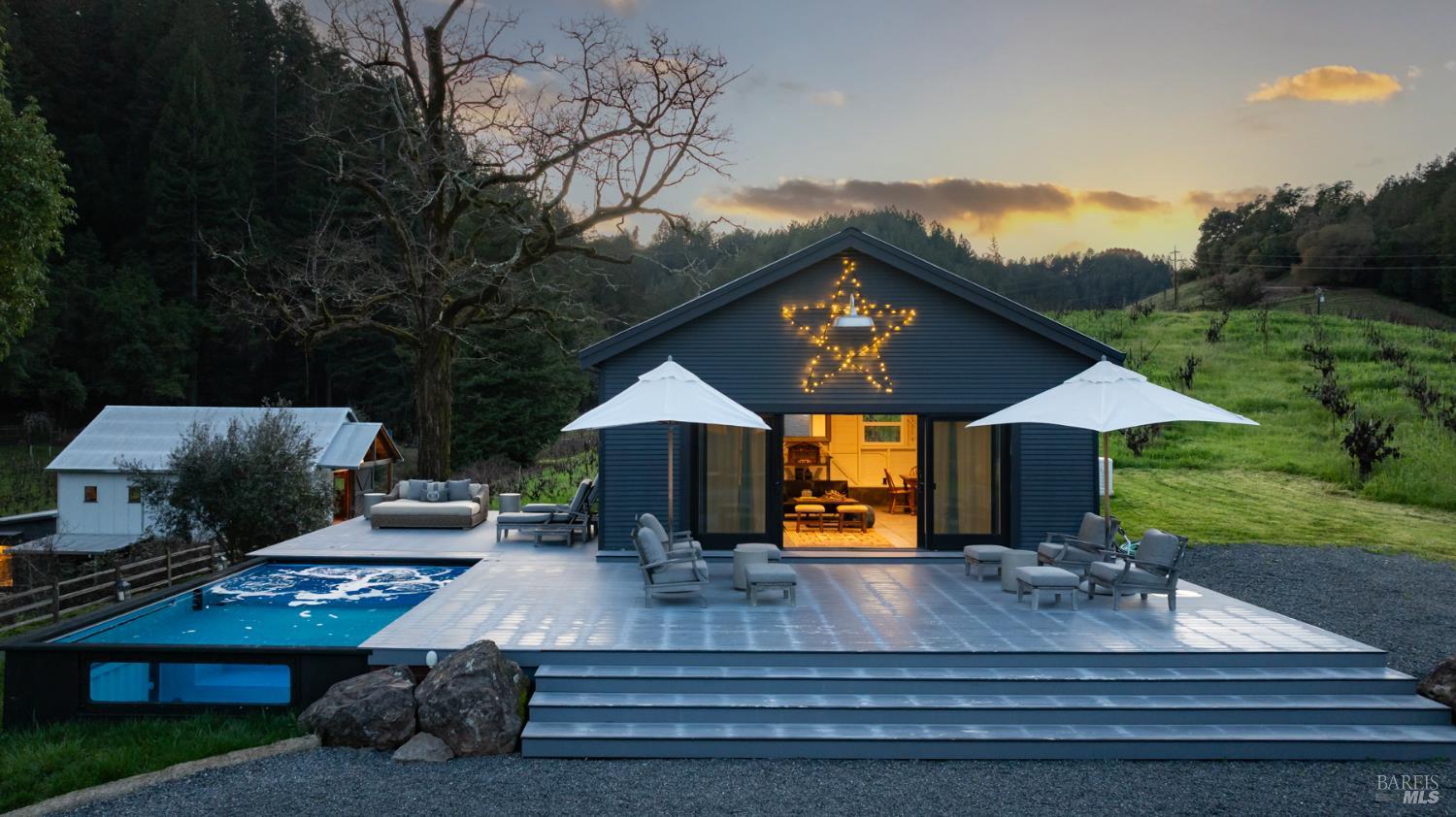 Detail Gallery Image 3 of 57 For 8781 Martinelli Rd, Forestville,  CA 95436 - 4 Beds | 4 Baths