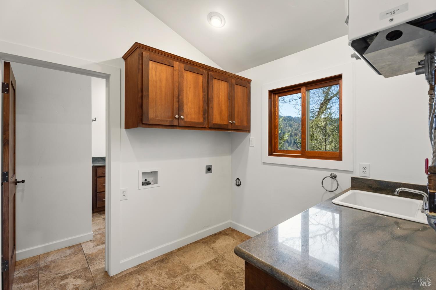 Detail Gallery Image 23 of 41 For 18210 Old Ukiah Pine Rd, Potter Valley,  CA 95469 - 3 Beds | 2 Baths