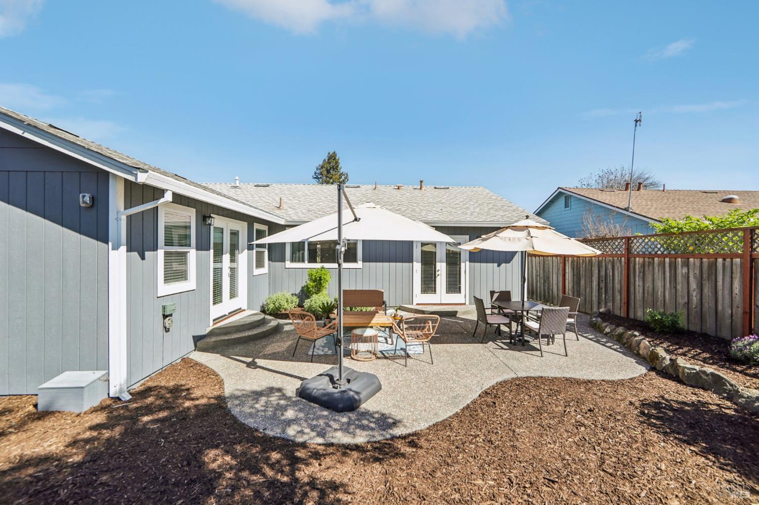 Detail Gallery Image 33 of 34 For 815 Whitney Way, Petaluma,  CA 94954 - 3 Beds | 2 Baths