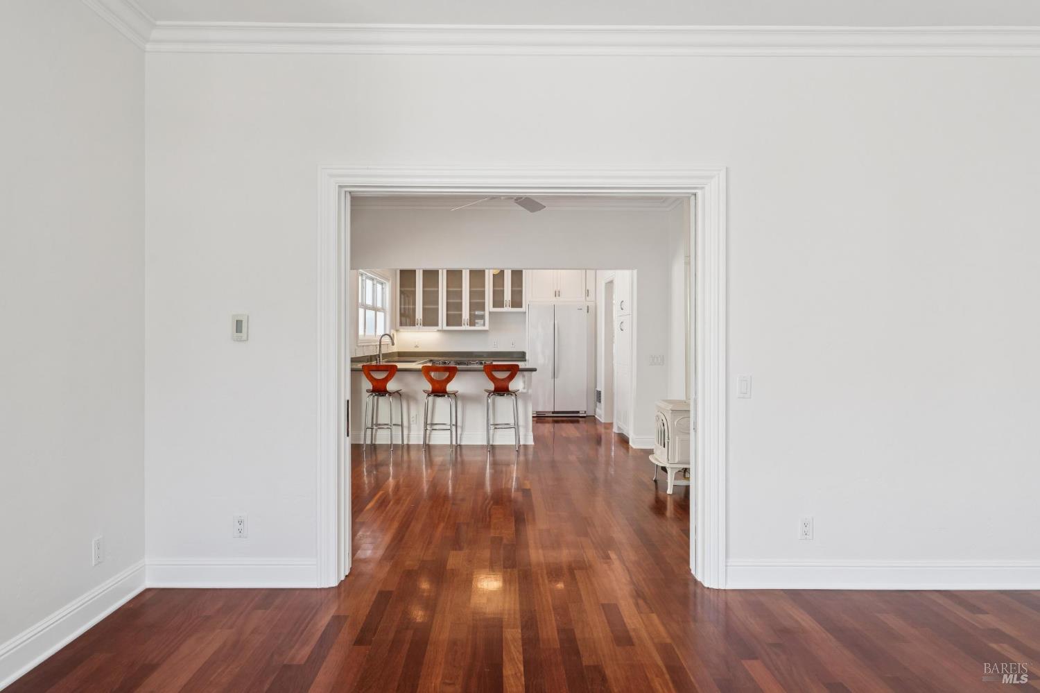 Detail Gallery Image 10 of 80 For 102 F St, San Rafael,  CA 94901 - 5 Beds | 4 Baths