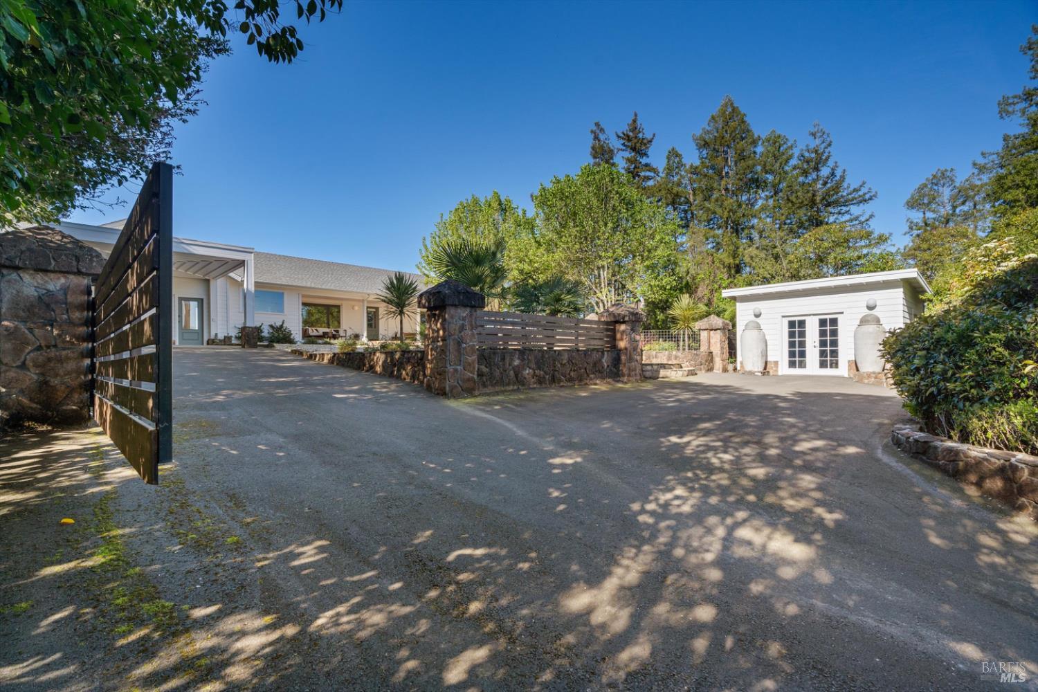 Detail Gallery Image 24 of 70 For 1236 N Fitch Mountain Rd, Healdsburg,  CA 95448 - 3 Beds | 2/1 Baths