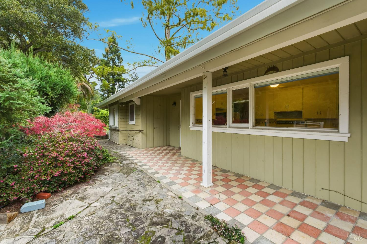 Detail Gallery Image 3 of 59 For 40 Newhall Dr, San Rafael,  CA 94901 - 4 Beds | 3/1 Baths