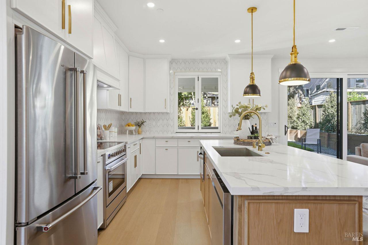 Detail Gallery Image 7 of 37 For 41 Park Dr, San Anselmo,  CA 94960 - 3 Beds | 2/1 Baths