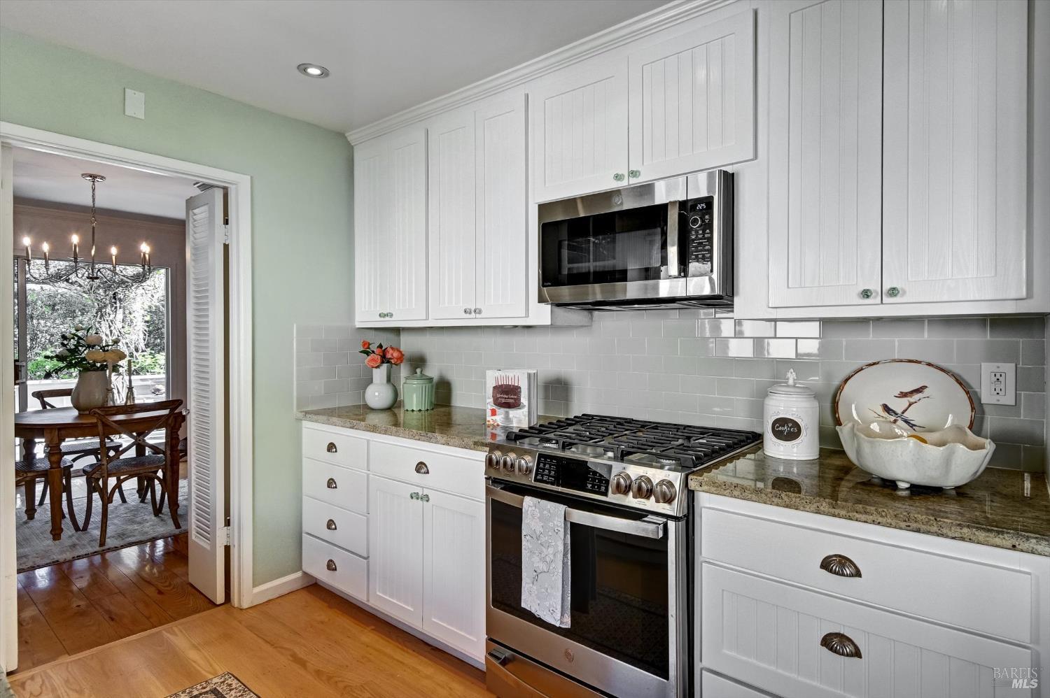 Detail Gallery Image 20 of 36 For 28 Hillcrest Dr, San Rafael,  CA 94901 - 2 Beds | 2 Baths