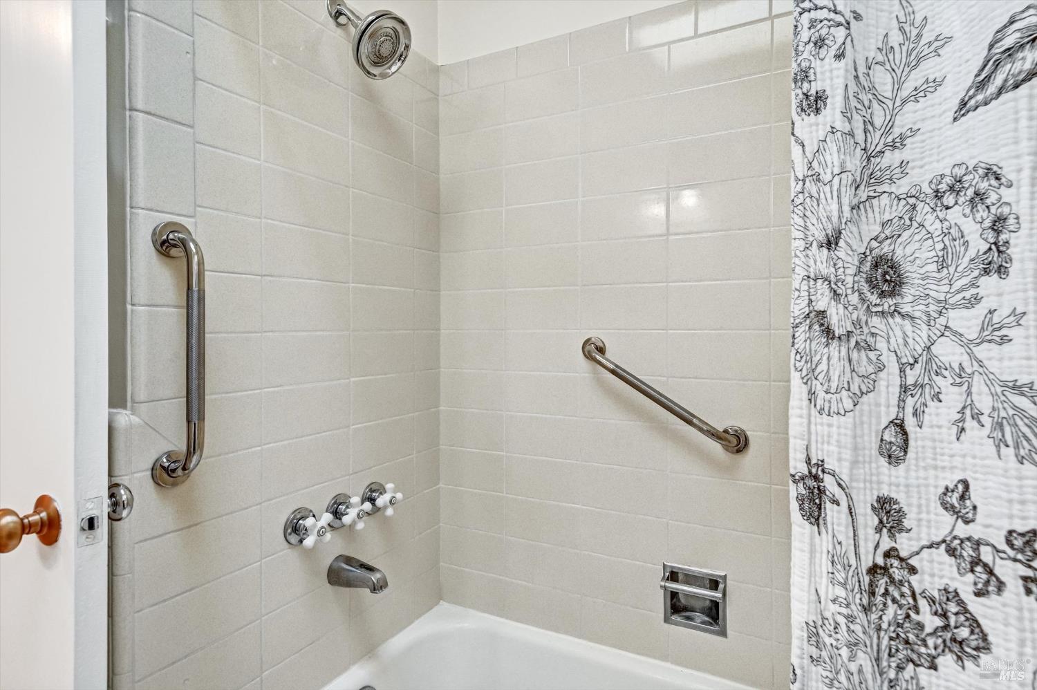 Detail Gallery Image 27 of 36 For 28 Hillcrest Dr, San Rafael,  CA 94901 - 2 Beds | 2 Baths