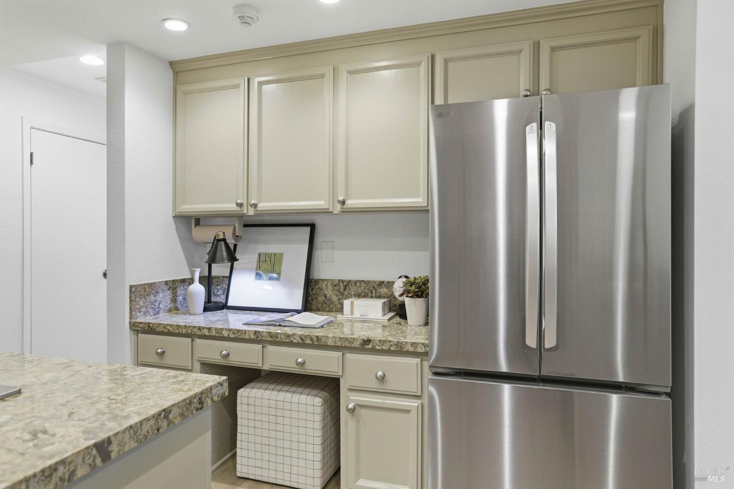 Detail Gallery Image 11 of 44 For 8 Partridge Dr, San Rafael,  CA 94901 - 3 Beds | 2/1 Baths