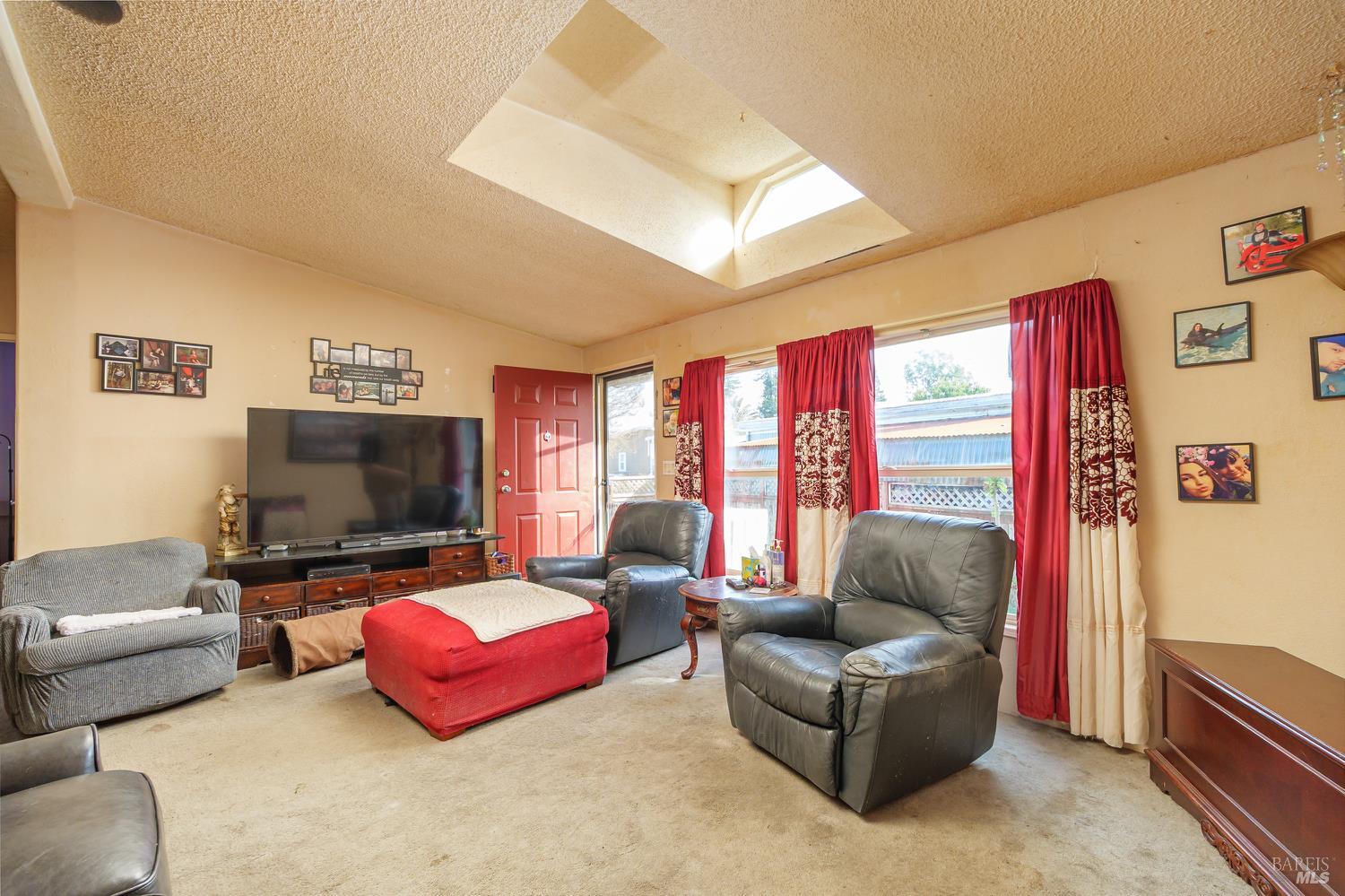 Detail Gallery Image 8 of 20 For 97 Kennedy Ln #26,  Healdsburg,  CA 95448 - 3 Beds | 2 Baths