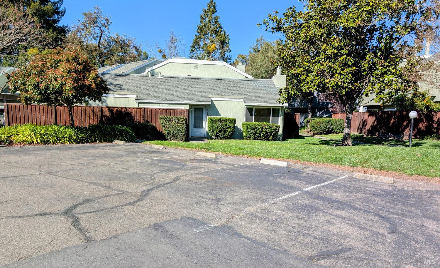 Detail Gallery Image 21 of 24 For 764 Racquet Club Cir, Rohnert Park,  CA 94928 - 2 Beds | 1/1 Baths