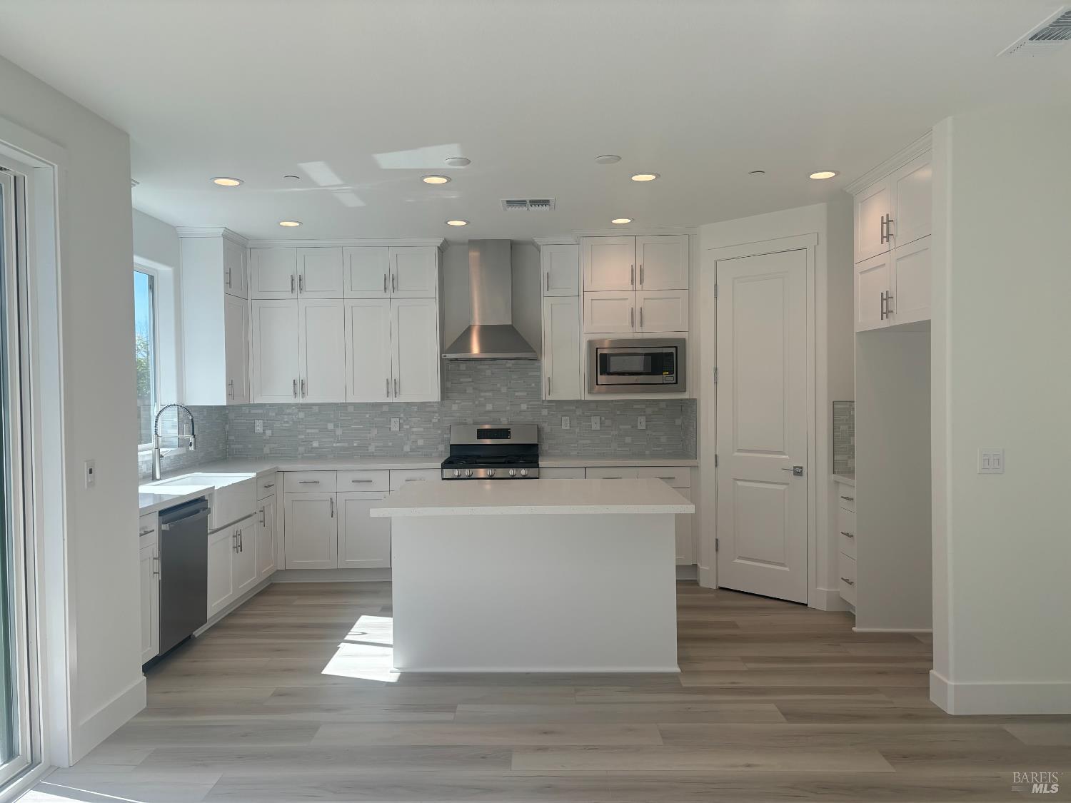 Detail Gallery Image 3 of 8 For 230 Echols Dr, Martinez,  CA 94553 - 4 Beds | 3 Baths