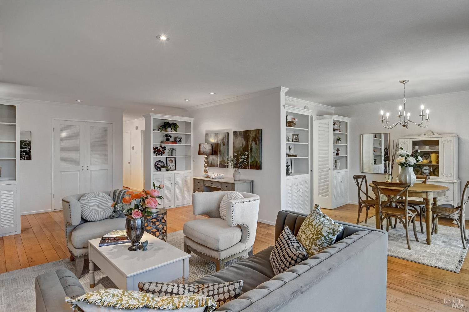 Detail Gallery Image 10 of 36 For 28 Hillcrest Dr, San Rafael,  CA 94901 - 2 Beds | 2 Baths