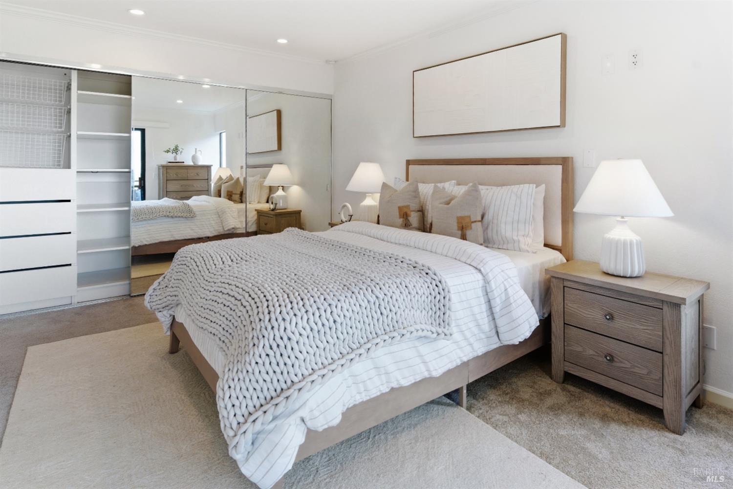 Detail Gallery Image 18 of 45 For 220 Headlands Ct, Sausalito,  CA 94965 - 2 Beds | 2/1 Baths