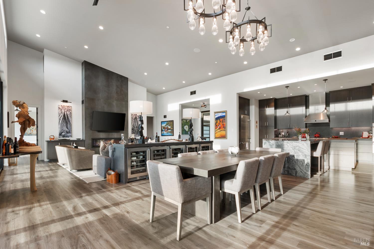 Detail Gallery Image 5 of 11 For 22700 Walling Rd, Geyserville,  CA 95441 - 3 Beds | 3/1 Baths