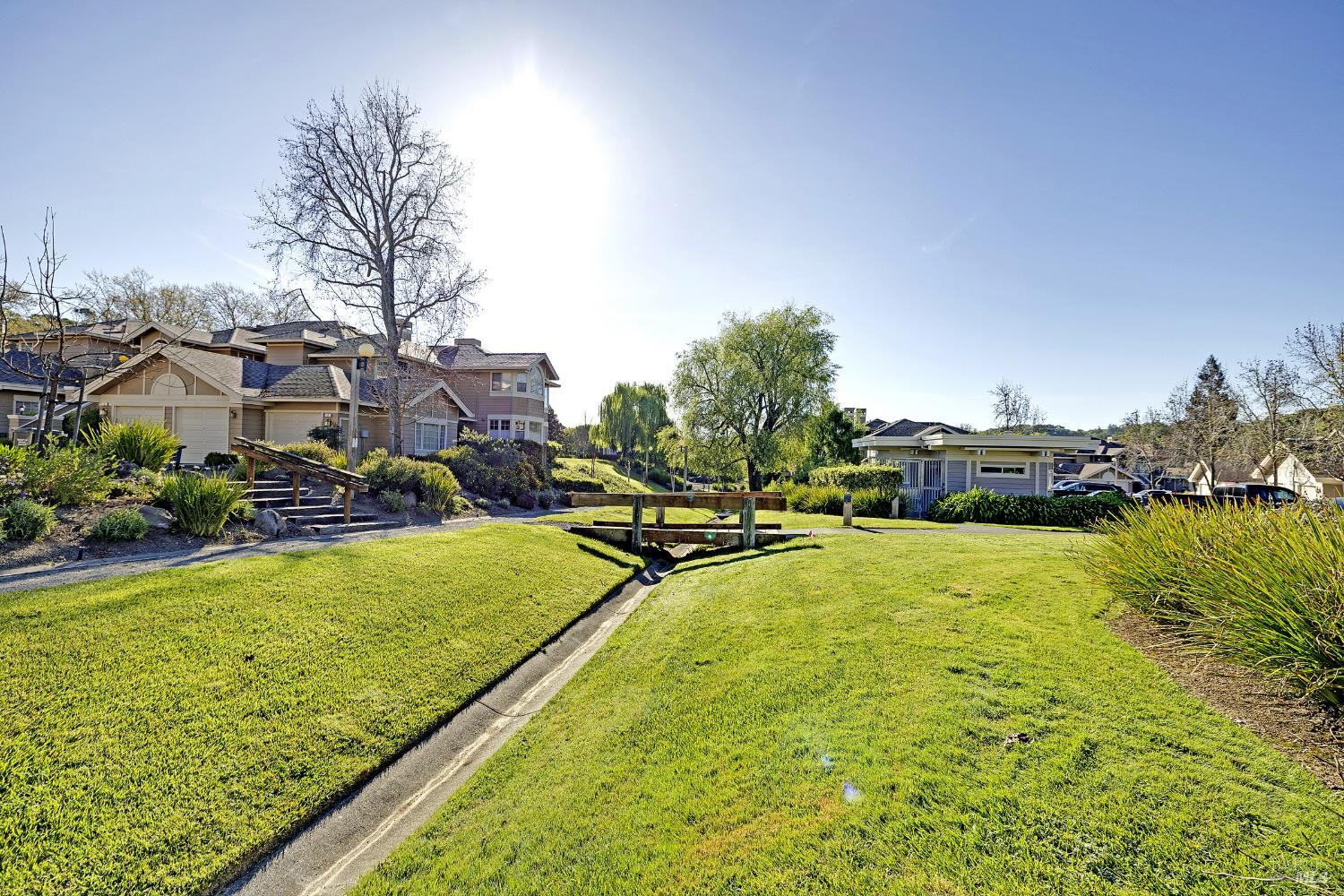 Detail Gallery Image 27 of 30 For 36 Bridle Path Ln, Novato,  CA 94945 - 2 Beds | 2 Baths