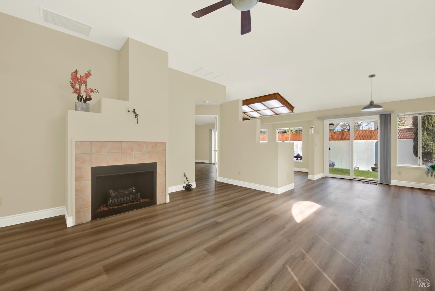 Detail Gallery Image 14 of 50 For 329 Ridgecrest Cir, Suisun City,  CA 94585 - 2 Beds | 2 Baths