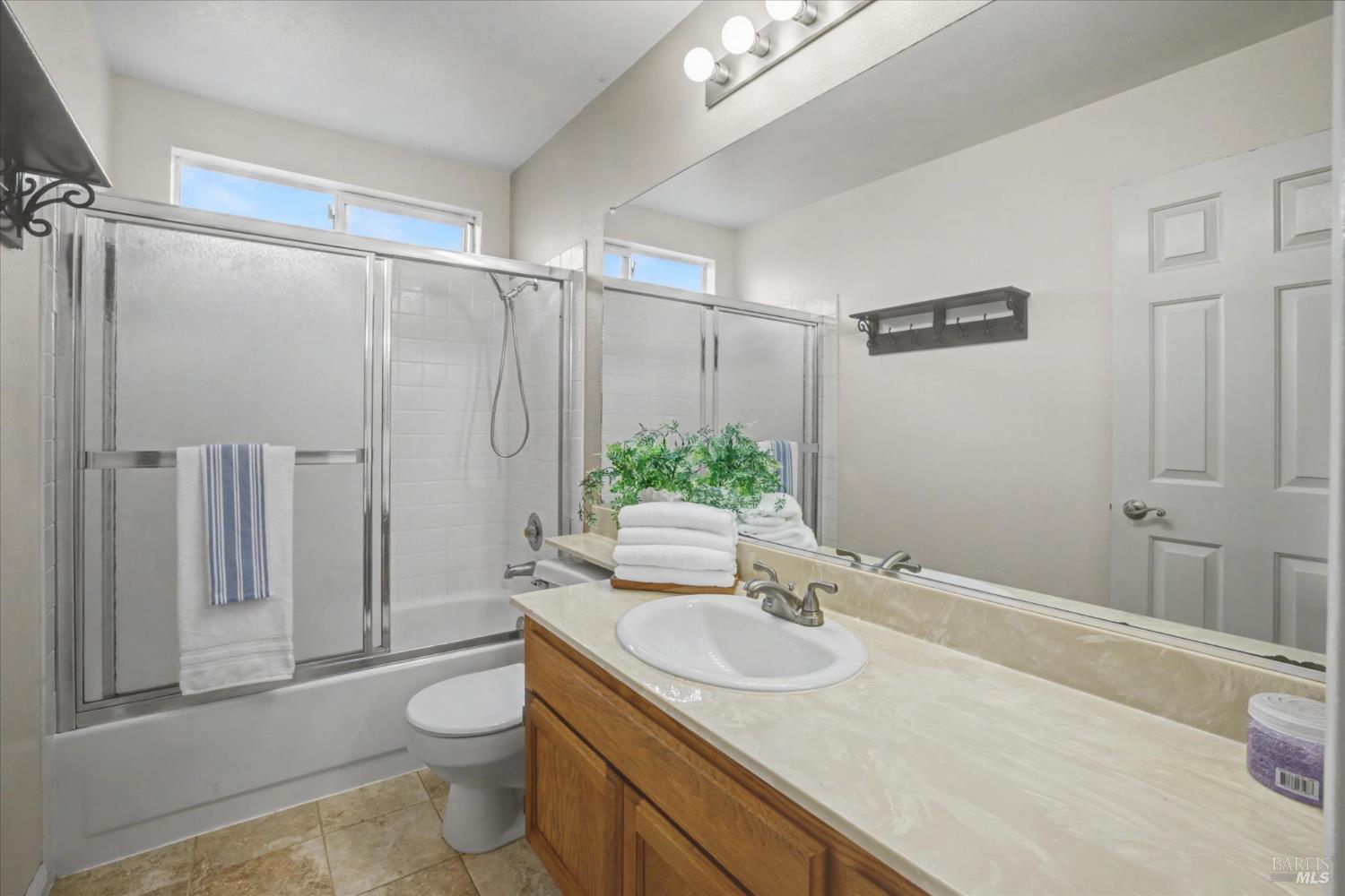 Detail Gallery Image 19 of 51 For 1030 Fox Hound Rd, Vacaville,  CA 95687 - 4 Beds | 2/1 Baths