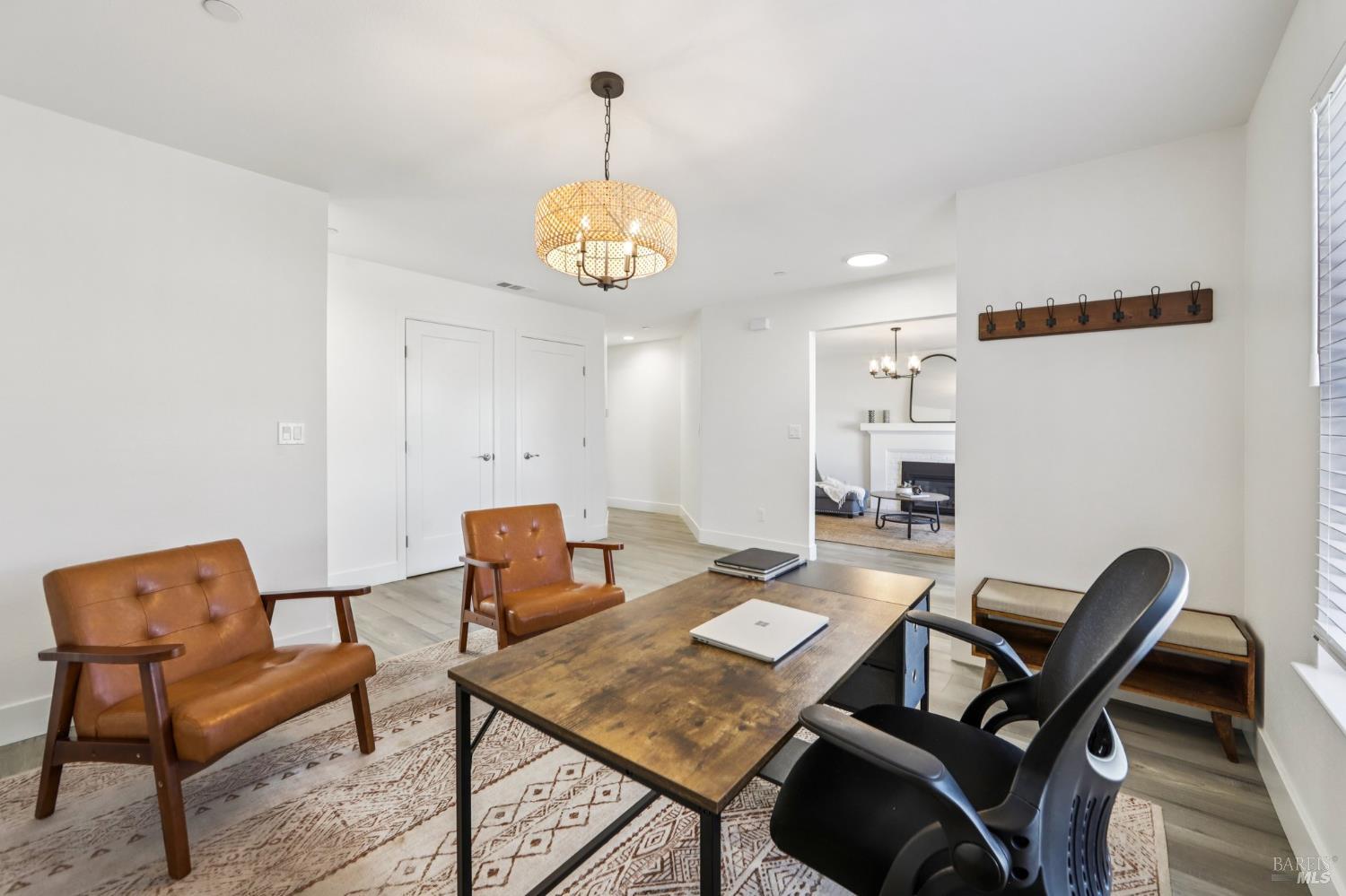 Detail Gallery Image 7 of 34 For 815 Whitney Way, Petaluma,  CA 94954 - 3 Beds | 2 Baths