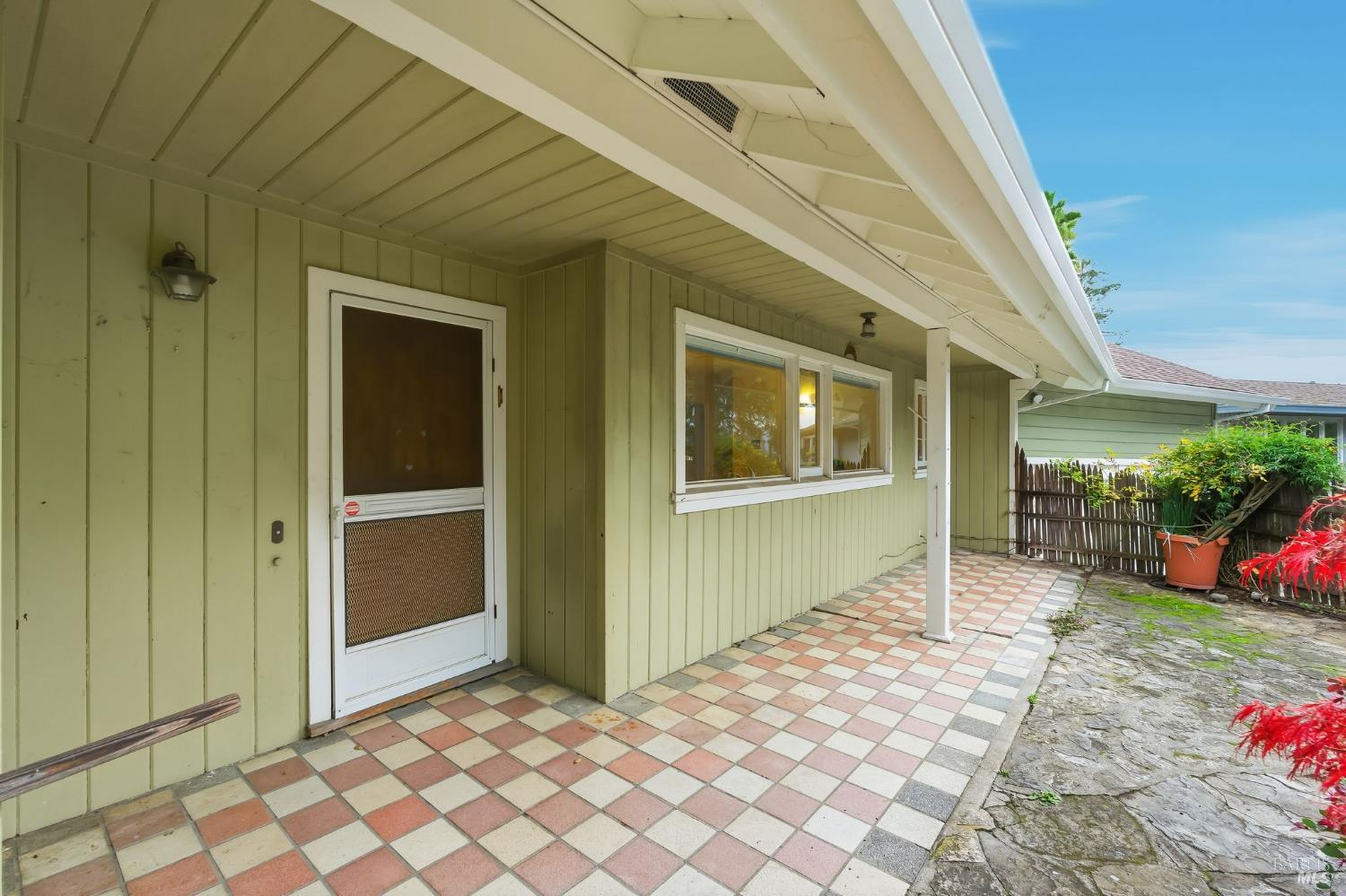 Detail Gallery Image 4 of 59 For 40 Newhall Dr, San Rafael,  CA 94901 - 4 Beds | 3/1 Baths