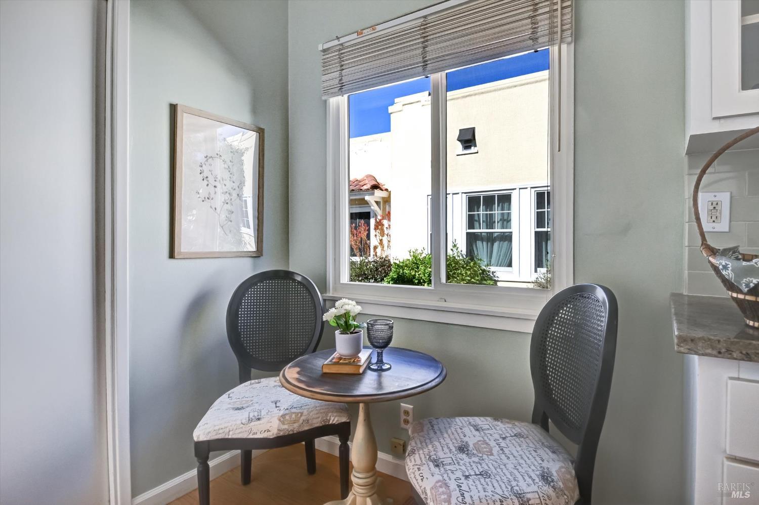 Detail Gallery Image 19 of 36 For 28 Hillcrest Dr, San Rafael,  CA 94901 - 2 Beds | 2 Baths