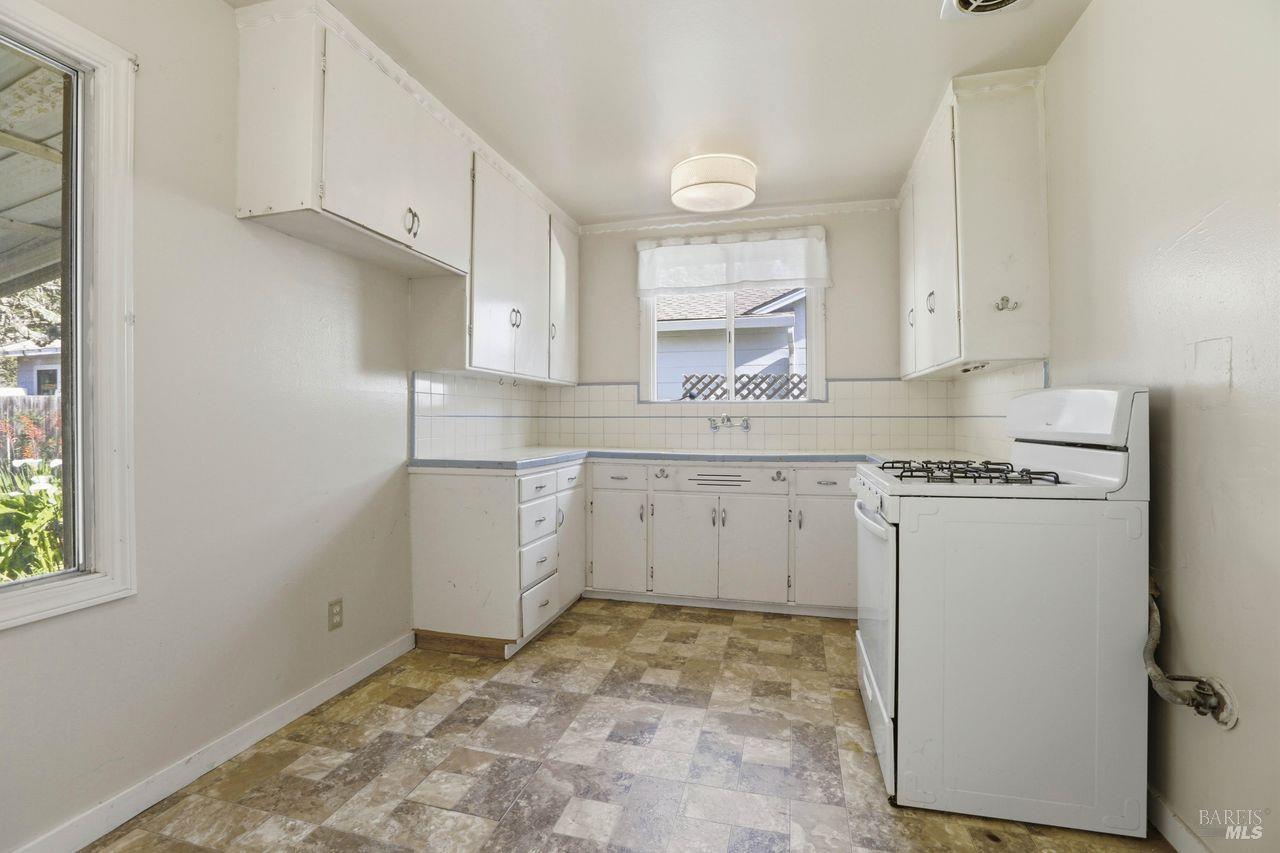 Detail Gallery Image 10 of 29 For 31 Claus Dr, Fairfax,  CA 94930 - 2 Beds | 1 Baths