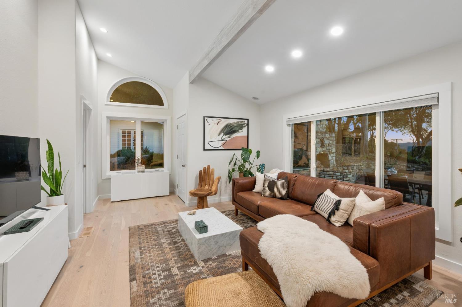 Detail Gallery Image 6 of 70 For 1236 N Fitch Mountain Rd, Healdsburg,  CA 95448 - 3 Beds | 2/1 Baths