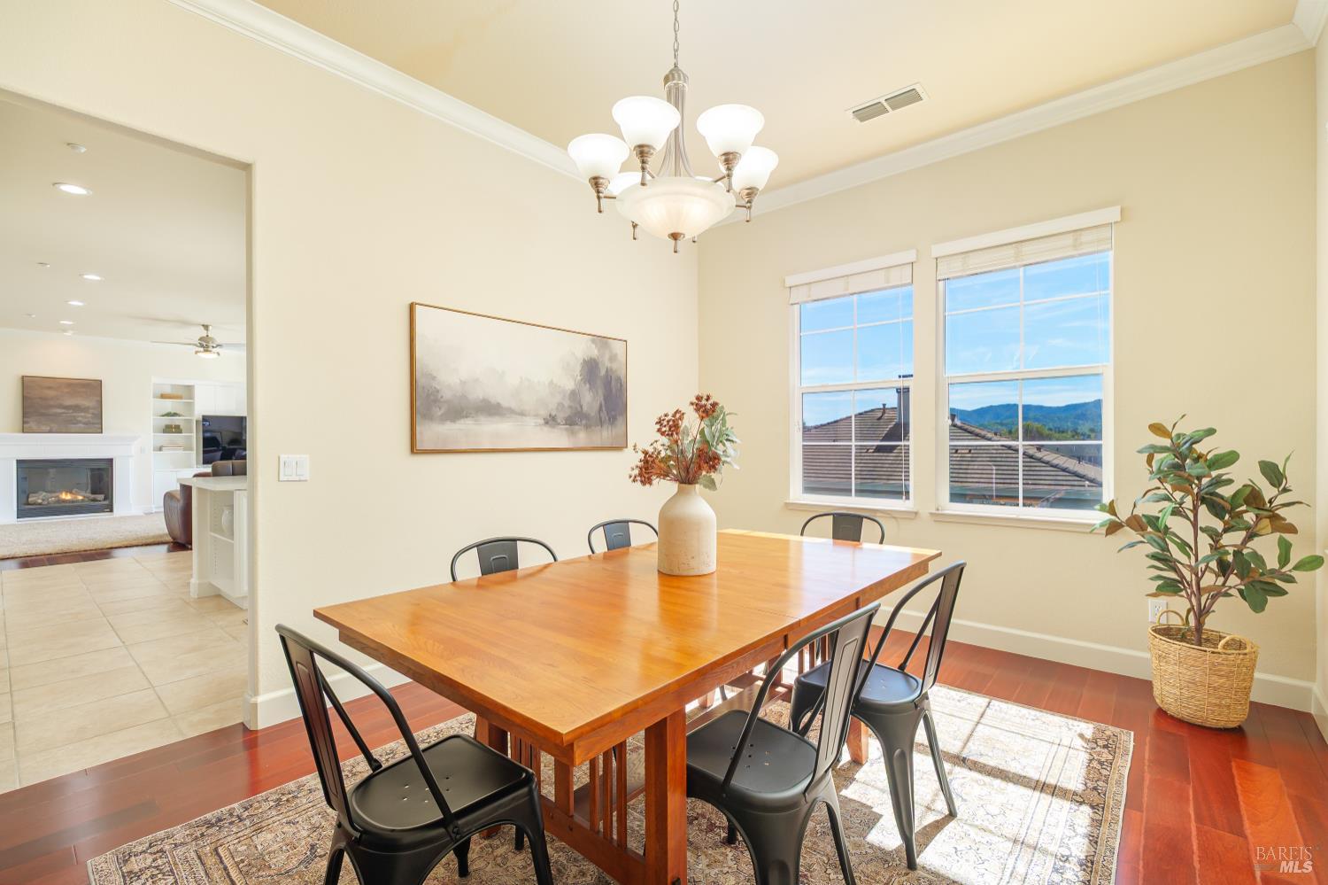 Detail Gallery Image 11 of 28 For 132 Pinheiro Cir, Novato,  CA 94945 - 3 Beds | 2/1 Baths