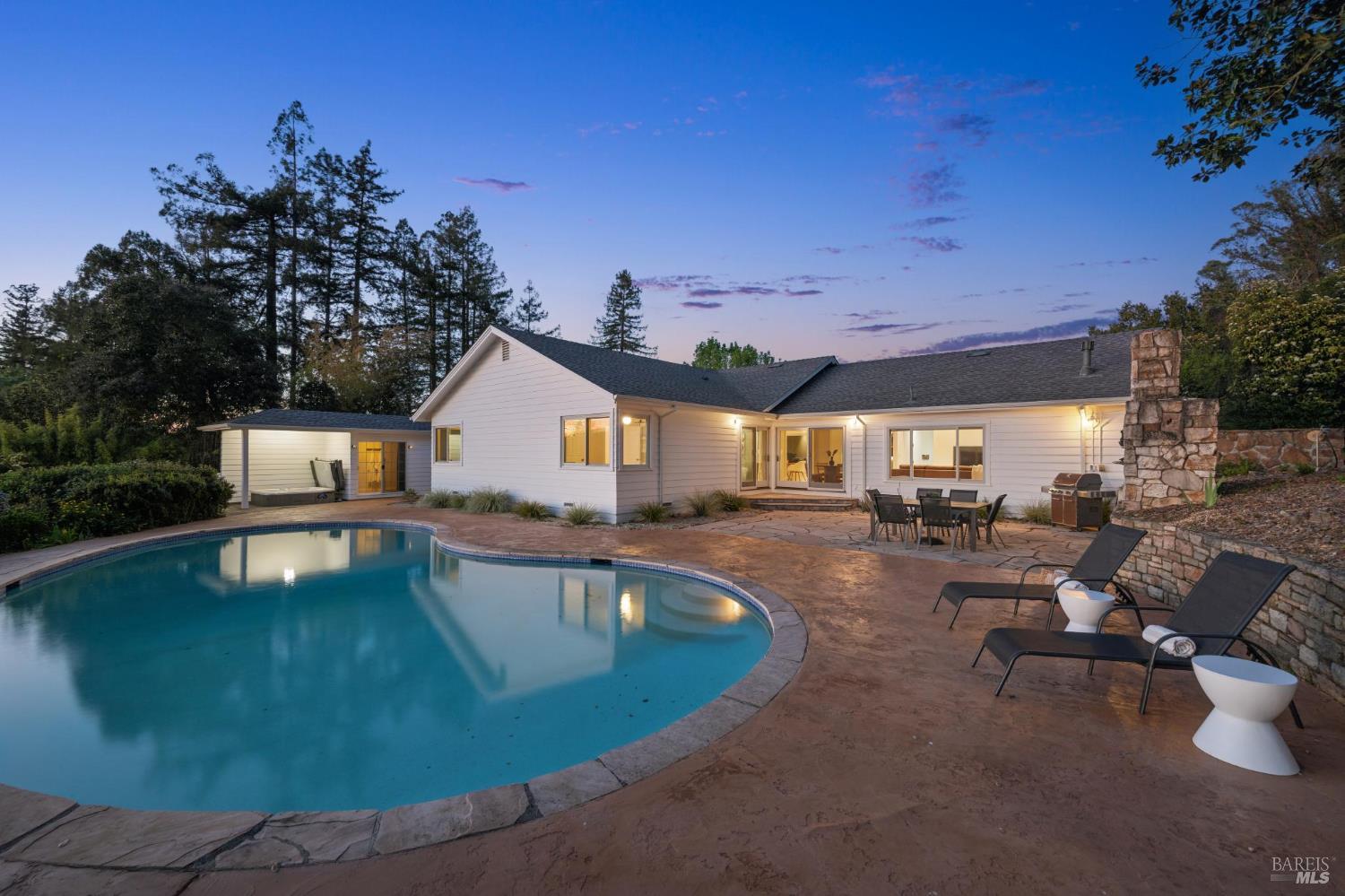 Detail Gallery Image 13 of 70 For 1236 N Fitch Mountain Rd, Healdsburg,  CA 95448 - 3 Beds | 2/1 Baths