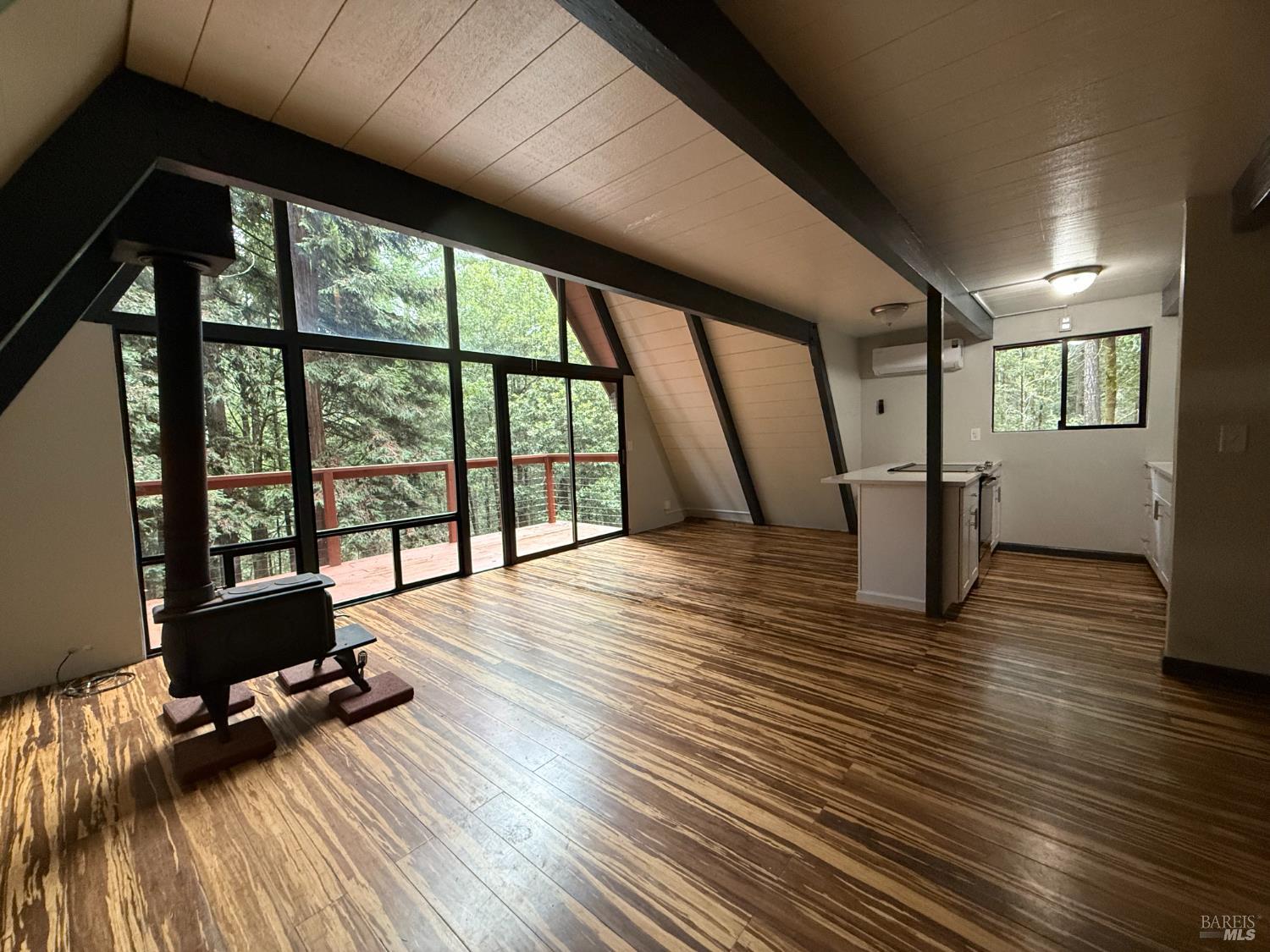 Detail Gallery Image 4 of 23 For 26465 Poppy Dr, Willits,  CA 95490 - 1 Beds | 1/1 Baths