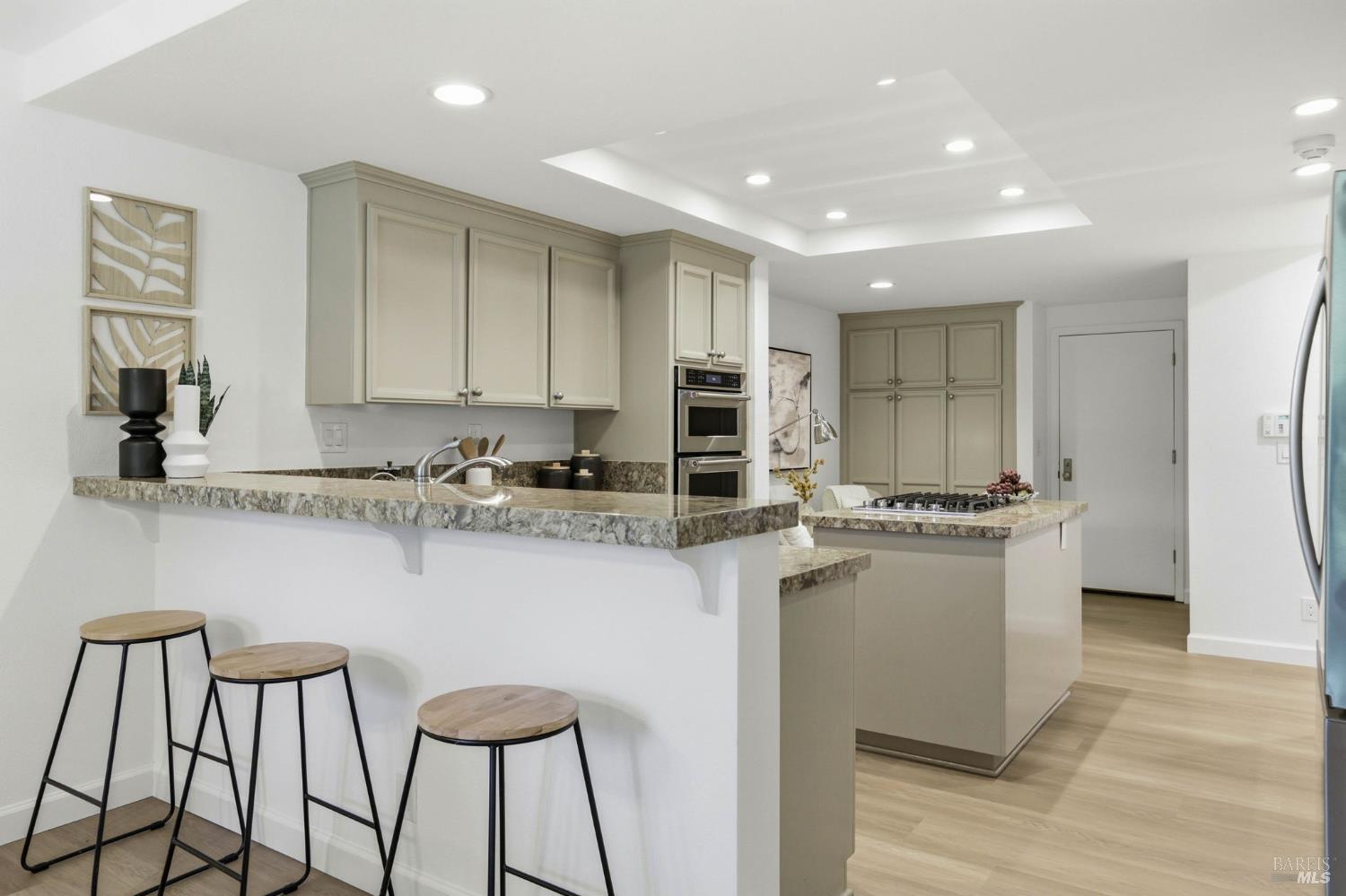 Detail Gallery Image 12 of 44 For 8 Partridge Dr, San Rafael,  CA 94901 - 3 Beds | 2/1 Baths