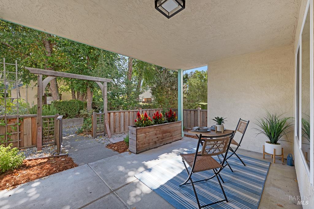 Detail Gallery Image 6 of 31 For 8148 Bodega Ave, Sebastopol,  CA 95472 - 3 Beds | 1/1 Baths