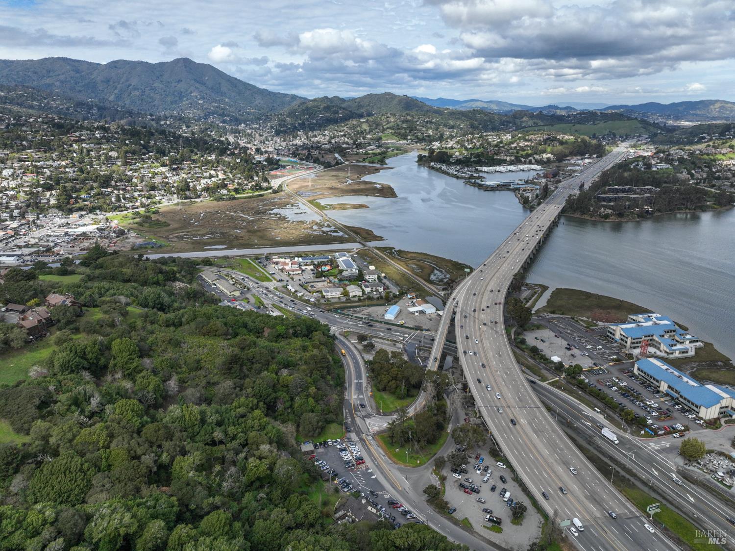 Detail Gallery Image 35 of 45 For 220 Headlands Ct, Sausalito,  CA 94965 - 2 Beds | 2/1 Baths