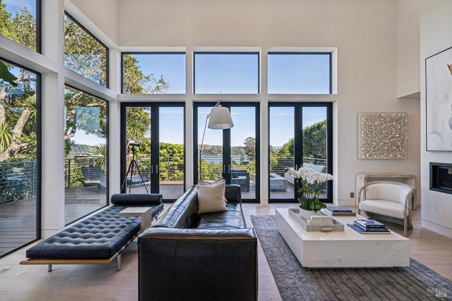 Detail Gallery Image 9 of 54 For 18 Laurel Ln, Sausalito,  CA 94965 - 4 Beds | 3/1 Baths