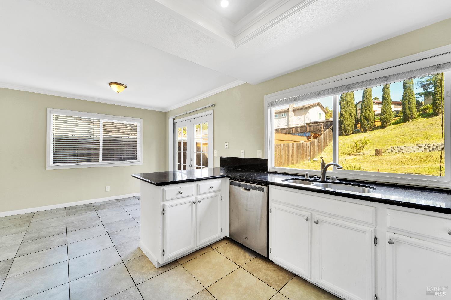 Detail Gallery Image 8 of 20 For 307 Brunswick Dr, Vallejo,  CA 94591 - 3 Beds | 2/1 Baths