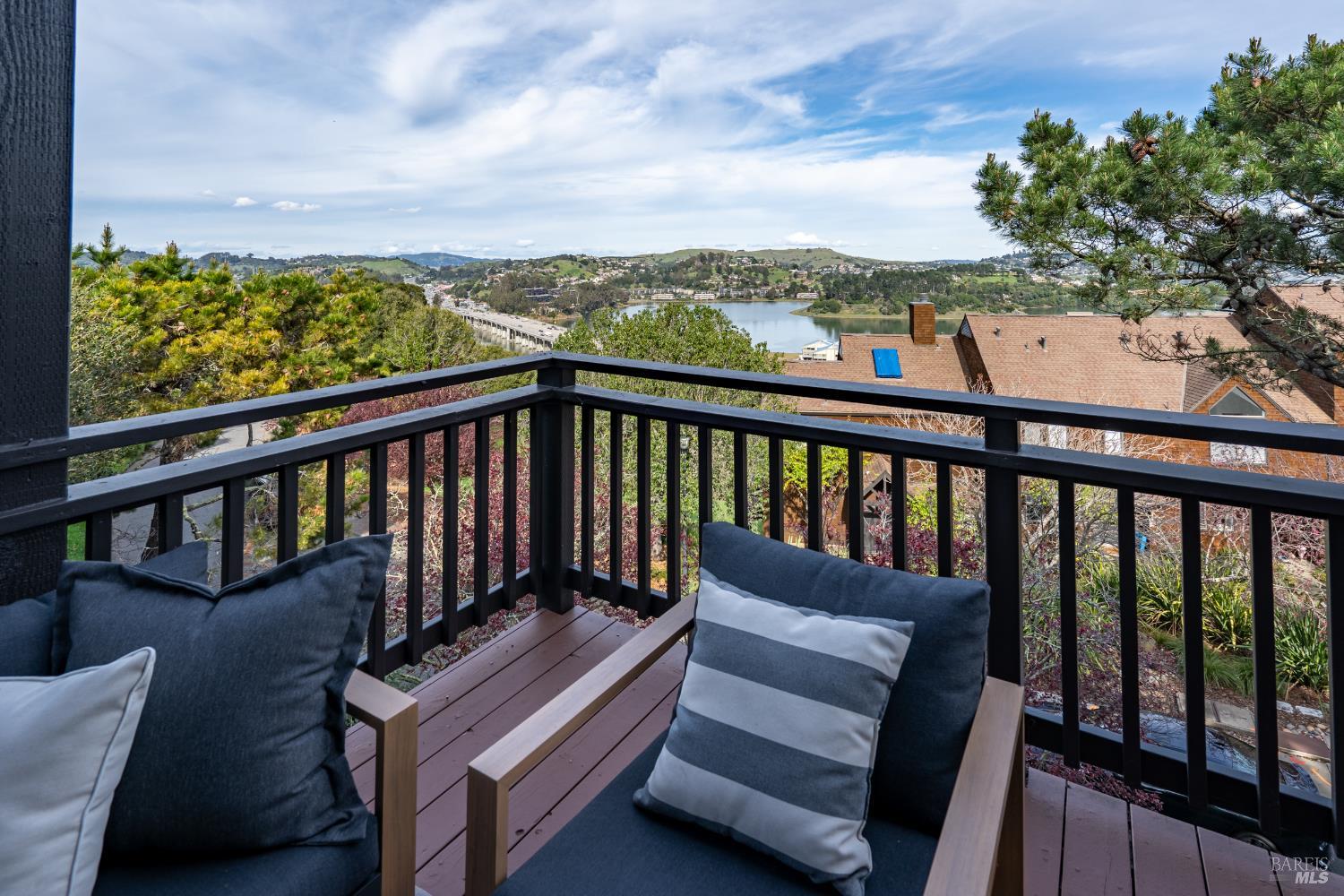 Detail Gallery Image 25 of 45 For 220 Headlands Ct, Sausalito,  CA 94965 - 2 Beds | 2/1 Baths